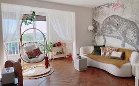 Rose Blossom Apartment In Paris